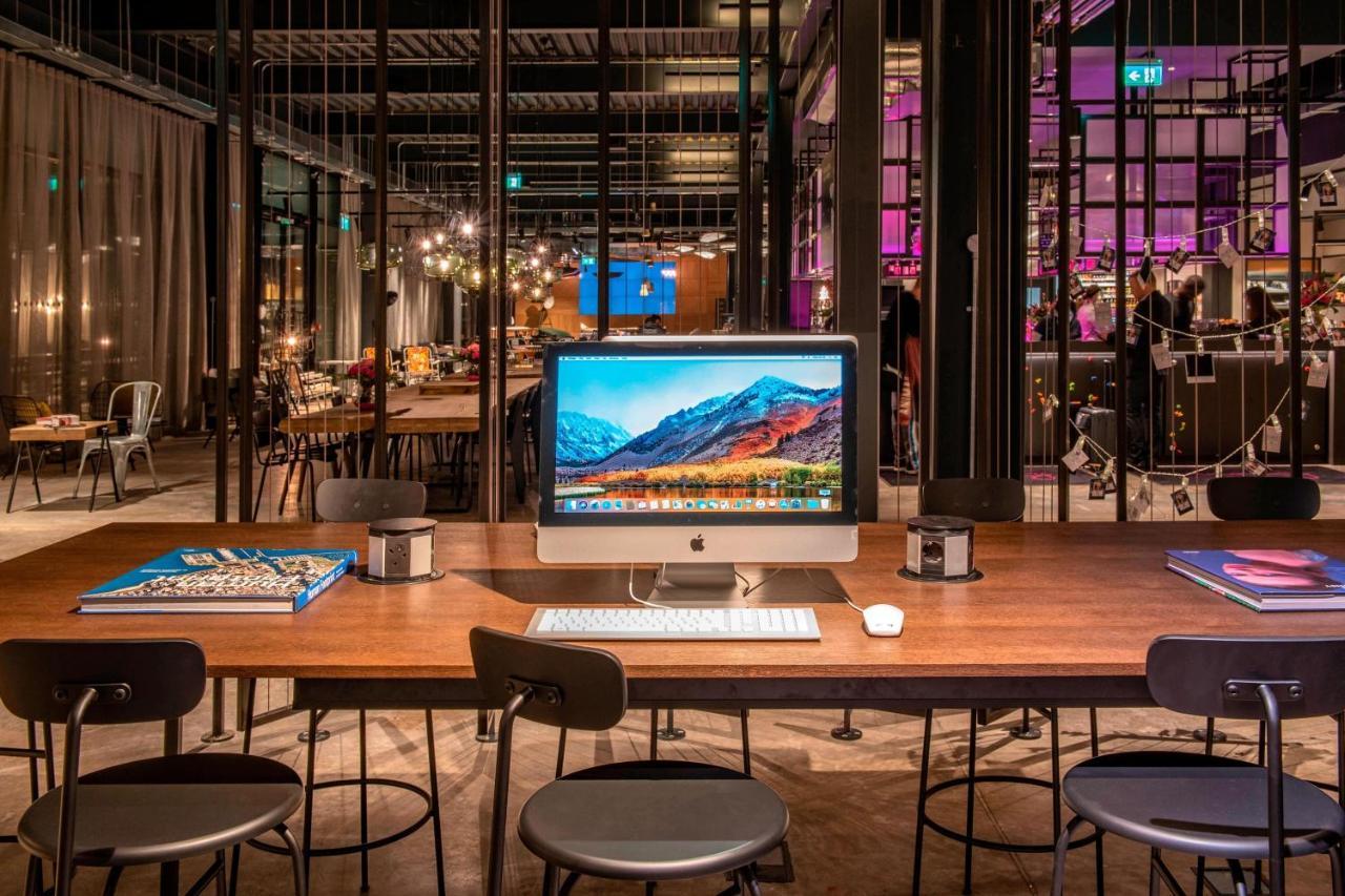 Moxy London Heathrow Airport Hotel Hounslow Ngoại thất bức ảnh