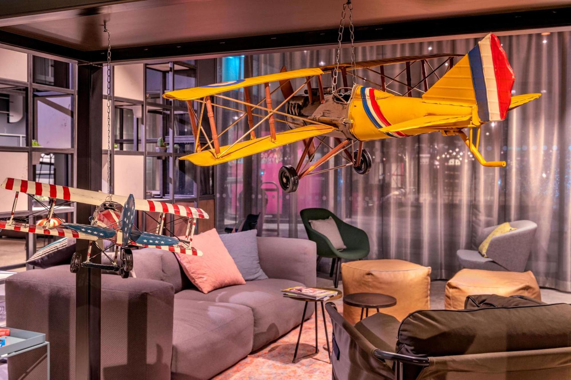 Moxy London Heathrow Airport Hotel Hounslow Ngoại thất bức ảnh