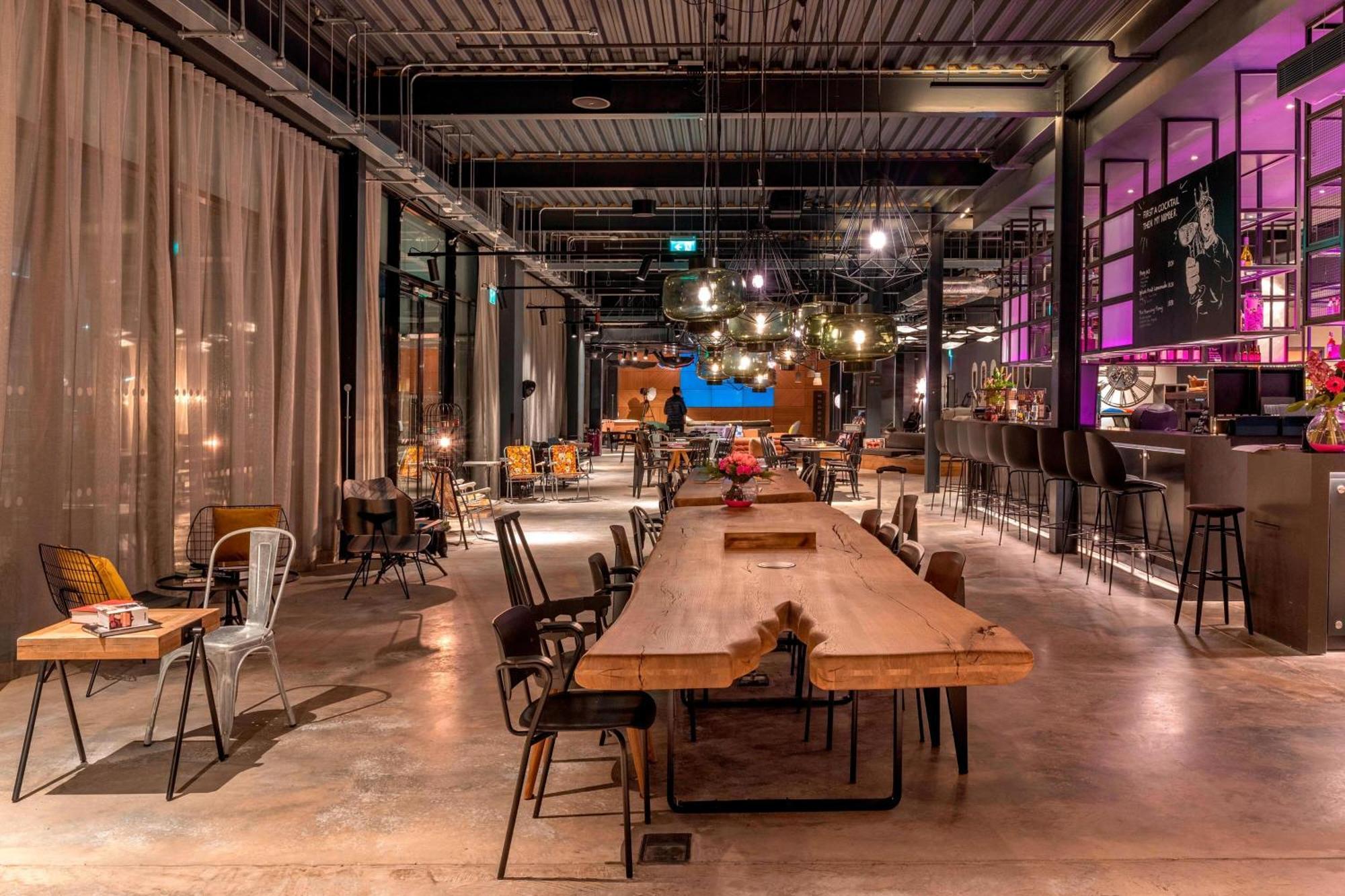 Moxy London Heathrow Airport Hotel Hounslow Ngoại thất bức ảnh