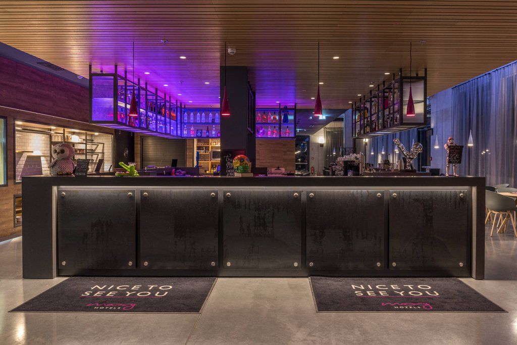 Moxy London Heathrow Airport Hotel Hounslow Ngoại thất bức ảnh