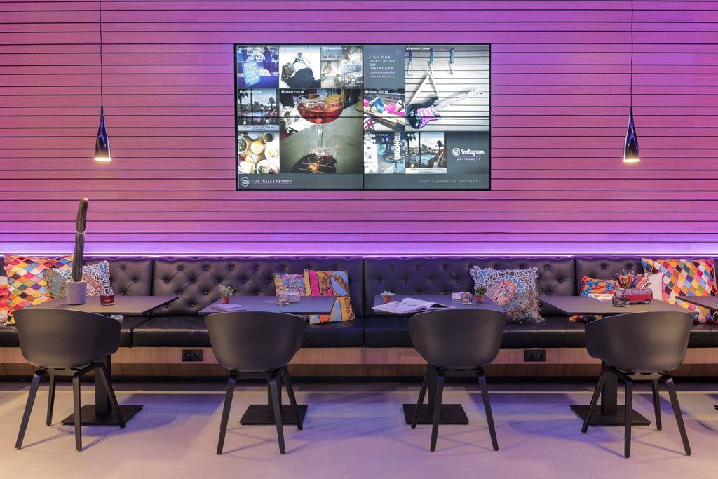 Moxy London Heathrow Airport Hotel Hounslow Ngoại thất bức ảnh